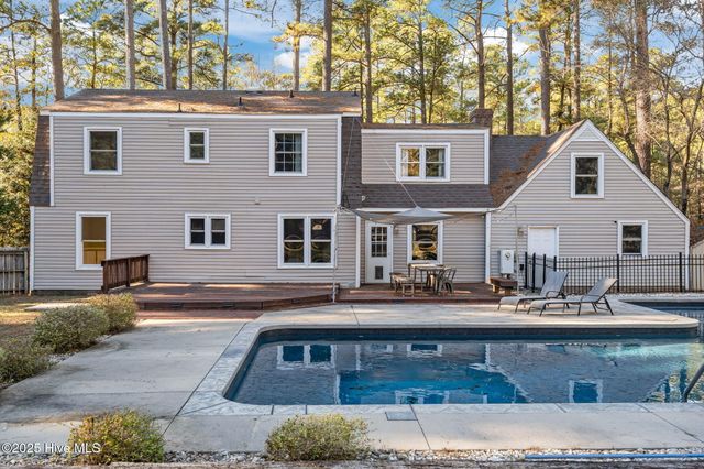 215 Canterbury Road, Southern Pines, NC 28387