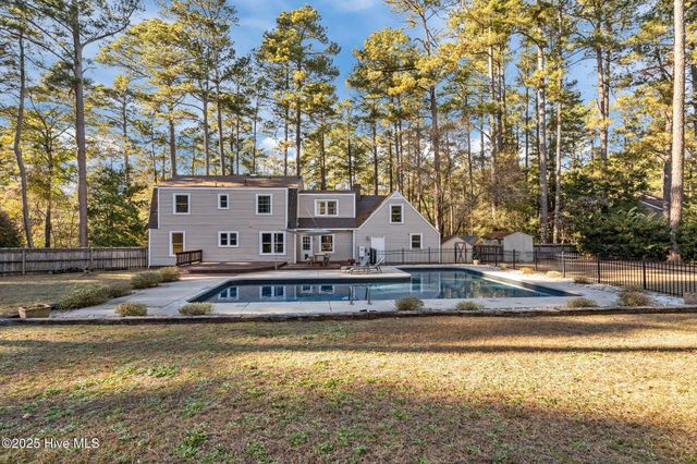 215 Canterbury Road, Southern Pines, NC 28387