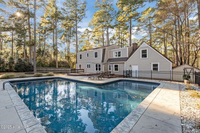 215 Canterbury Road, Southern Pines, NC 28387