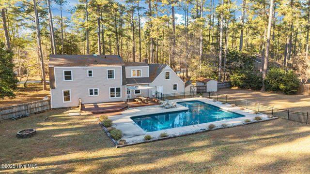 215 Canterbury Road, Southern Pines, NC 28387
