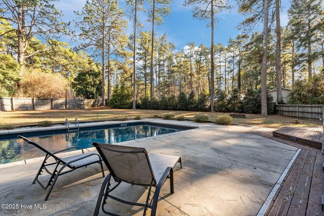 215 Canterbury Road, Southern Pines, NC 28387