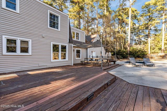 215 Canterbury Road, Southern Pines, NC 28387