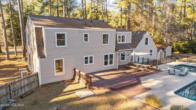 215 Canterbury Road, Southern Pines, NC 28387