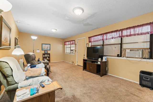 407 N Wilhite Street, Cleburne, TX 76031