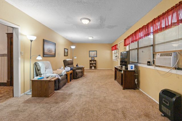 407 N Wilhite Street, Cleburne, TX 76031