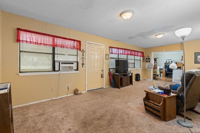 407 N Wilhite Street, Cleburne, TX 76031