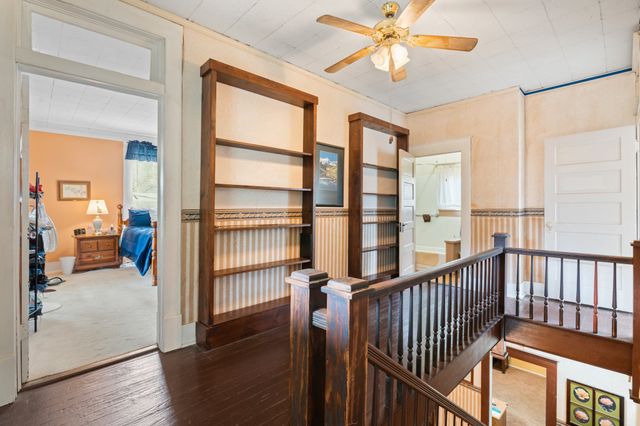 407 N Wilhite Street, Cleburne, TX 76031