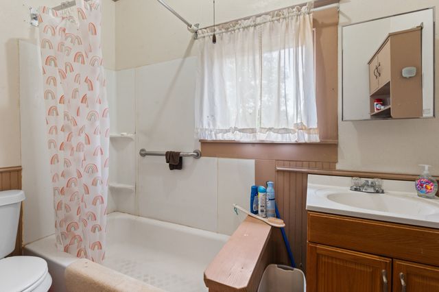 407 N Wilhite Street, Cleburne, TX 76031