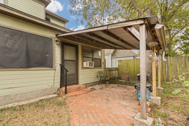 407 N Wilhite Street, Cleburne, TX 76031