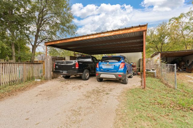 407 N Wilhite Street, Cleburne, TX 76031