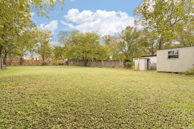 407 N Wilhite Street, Cleburne, TX 76031