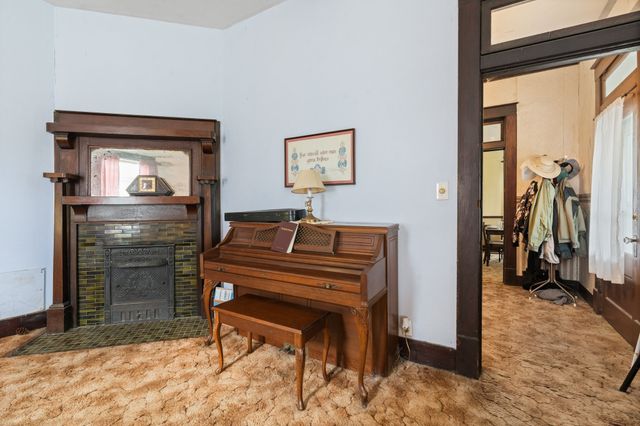 407 N Wilhite Street, Cleburne, TX 76031