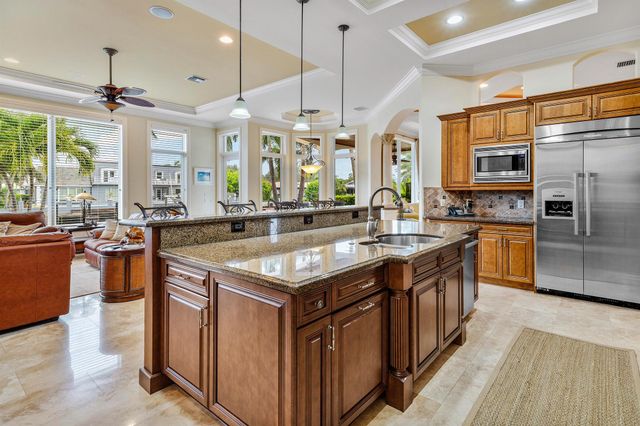 4431 NE 24th Avenue, Lighthouse Point, FL 33064