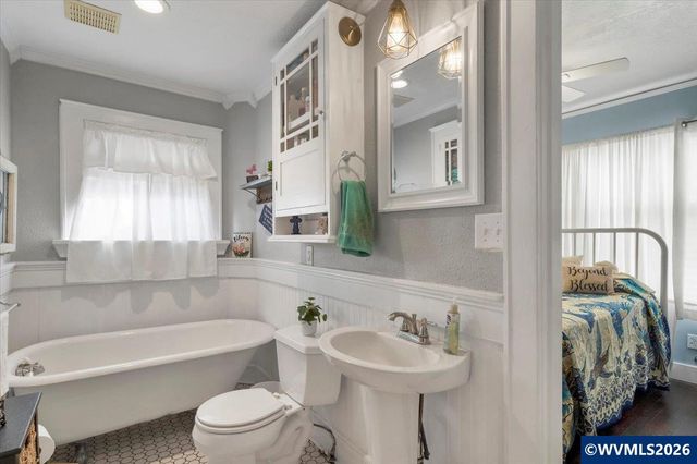 817 Main St, Lyons, OR 97358