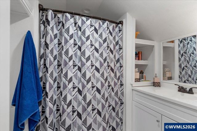 817 Main St, Lyons, OR 97358