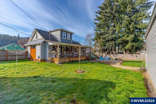 817 Main St, Lyons, OR 97358