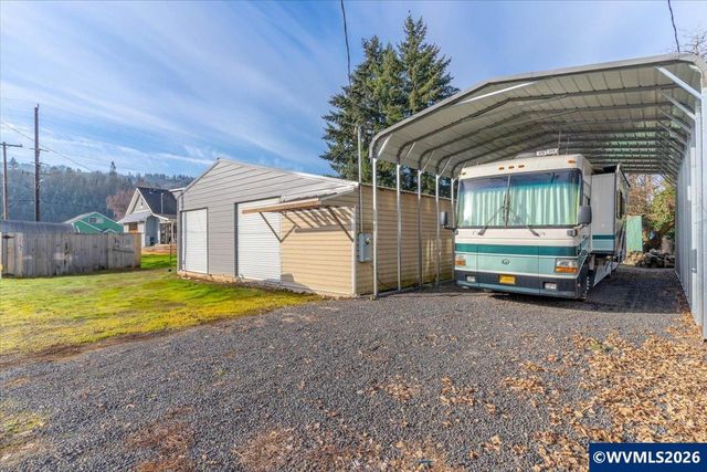 817 Main St, Lyons, OR 97358