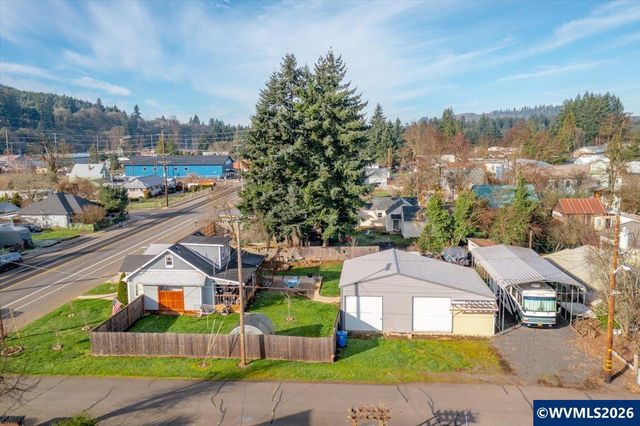 817 Main St, Lyons, OR 97358