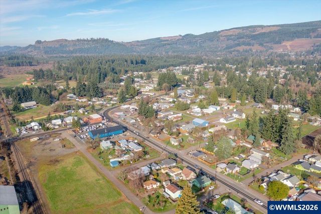 817 Main St, Lyons, OR 97358