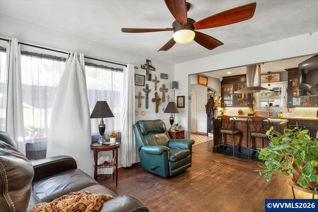 817 Main St, Lyons, OR 97358