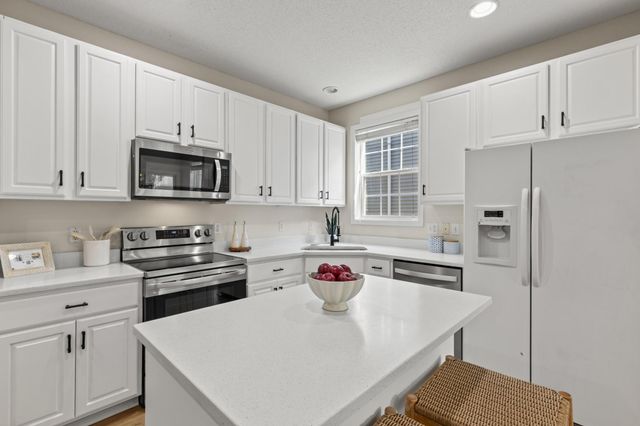 15734 Porchlight Lane, Eden Prairie, MN 55347