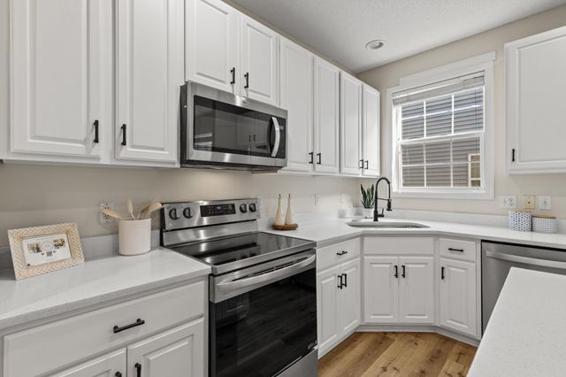 15734 Porchlight Lane, Eden Prairie, MN 55347