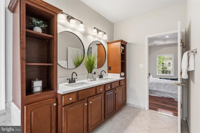42511 MERIDIAN HILL DR, Brambleton, VA 20148