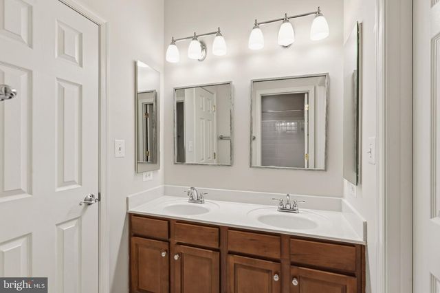 42511 MERIDIAN HILL DR, Brambleton, VA 20148