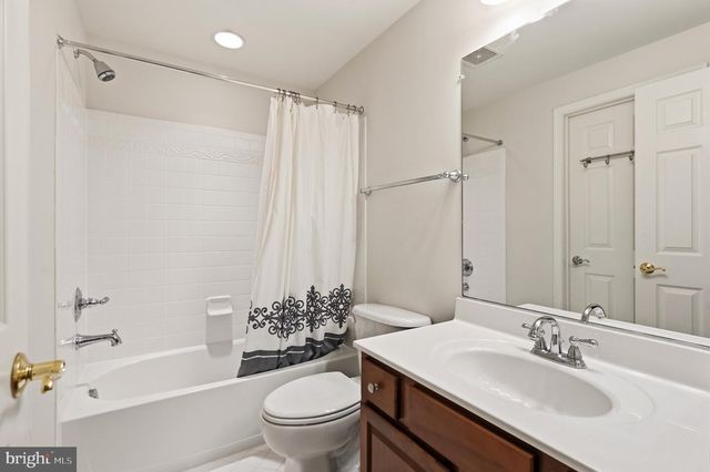 42511 MERIDIAN HILL DR, Brambleton, VA 20148
