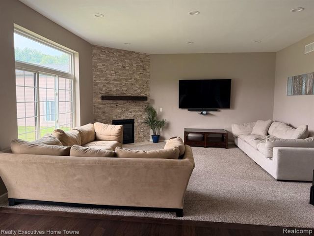 20835 S Miles Street, Clinton Township, MI 48036