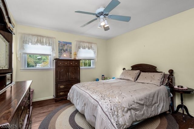 40 Pudding Stone Way, Lopatcong Twp., NJ 08865