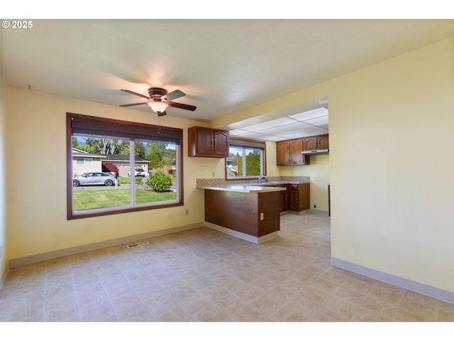 1660 Sw 4TH St, Gresham, OR 97080