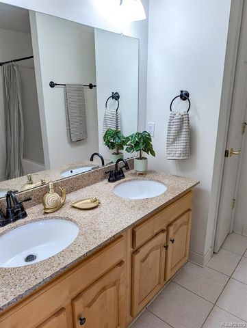 5953 High Point Court 29, Brighton, MI 48116