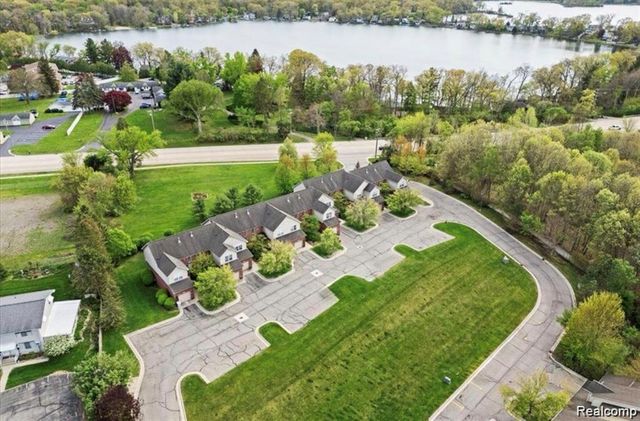 5953 High Point Court 29, Brighton, MI 48116