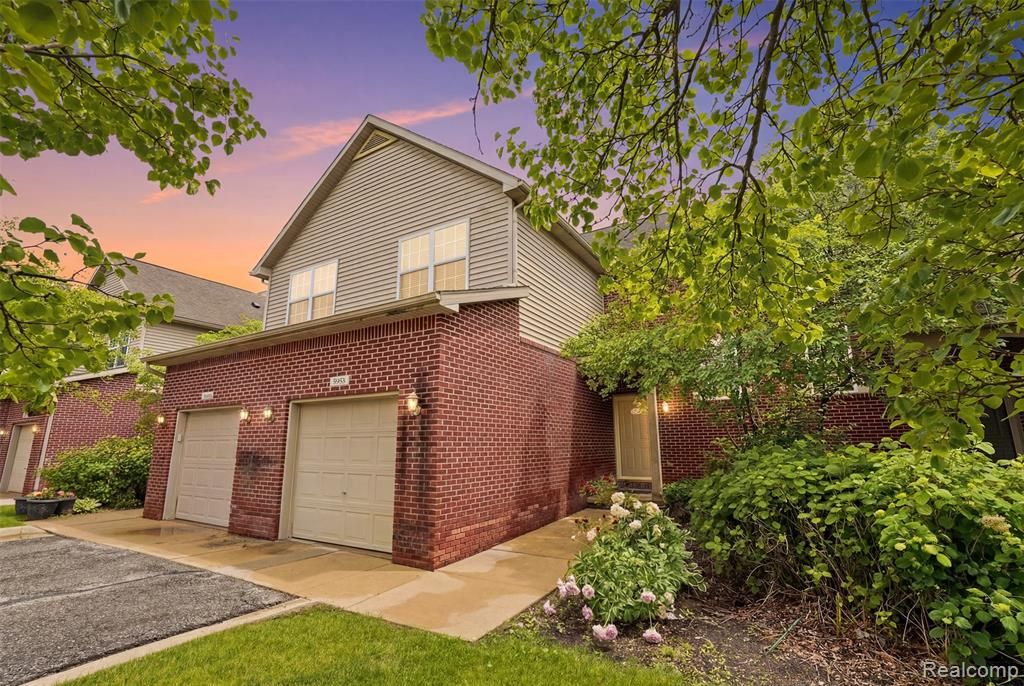 5953 High Point Court 29, Brighton, MI 48116