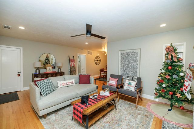 1207 Grantland Ct, Modesto, CA 95350