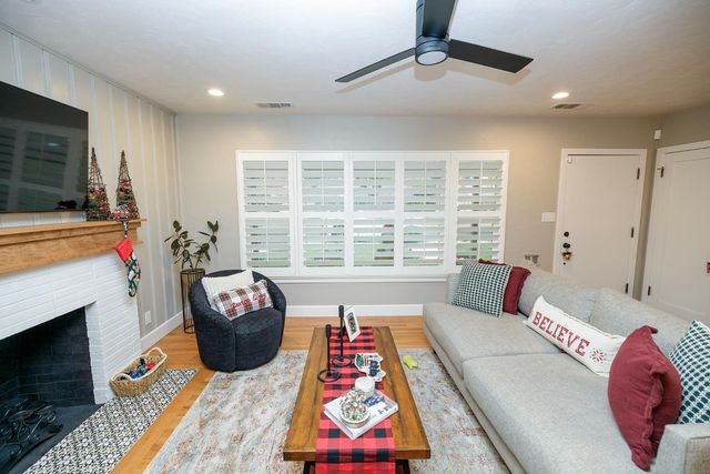 1207 Grantland Ct, Modesto, CA 95350