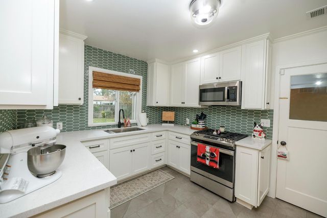 1207 Grantland Ct, Modesto, CA 95350