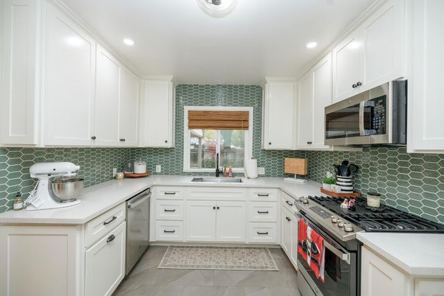 1207 Grantland Ct, Modesto, CA 95350