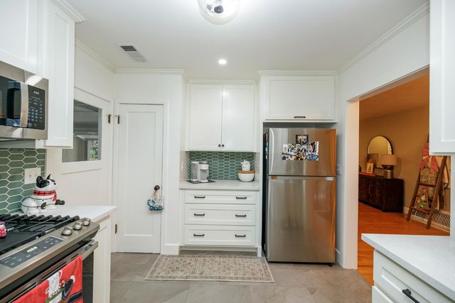 1207 Grantland Ct, Modesto, CA 95350