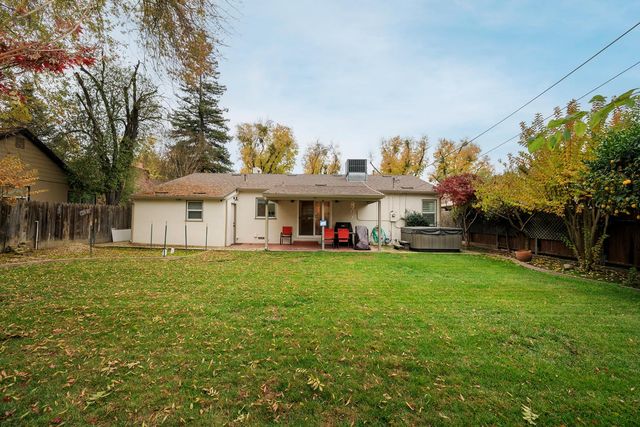 1207 Grantland Ct, Modesto, CA 95350