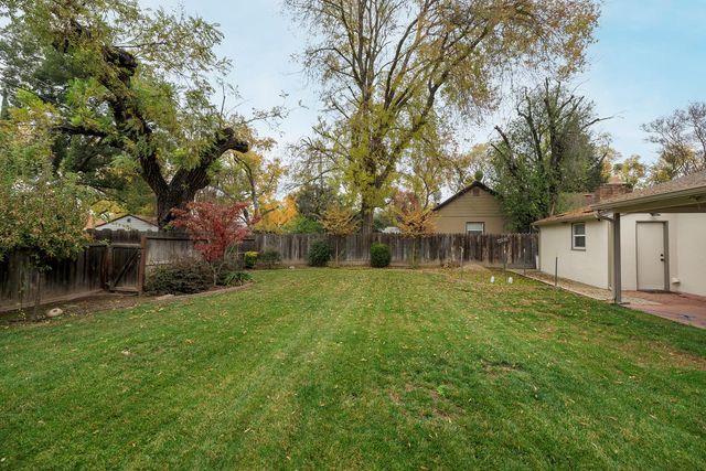 1207 Grantland Ct, Modesto, CA 95350