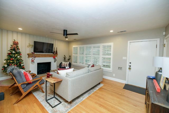 1207 Grantland Ct, Modesto, CA 95350