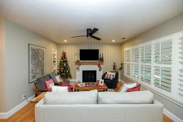 1207 Grantland Ct, Modesto, CA 95350