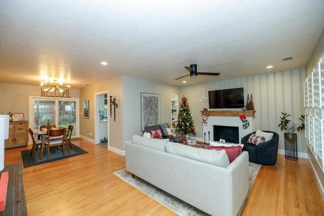 1207 Grantland Ct, Modesto, CA 95350