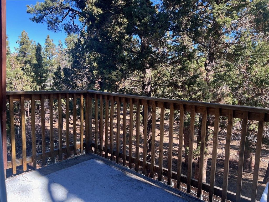 Image 30 of property listing at 351 Pine Lane, Sugarloaf, CA 92386