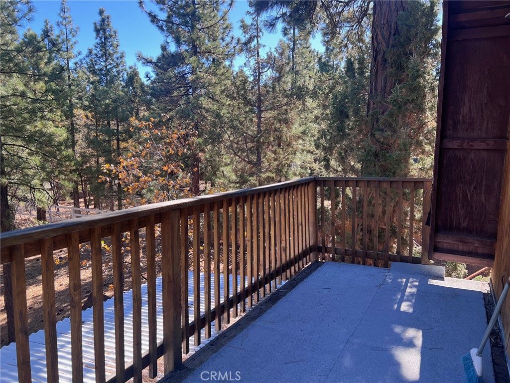 Image 31 of property listing at 351 Pine Lane, Sugarloaf, CA 92386