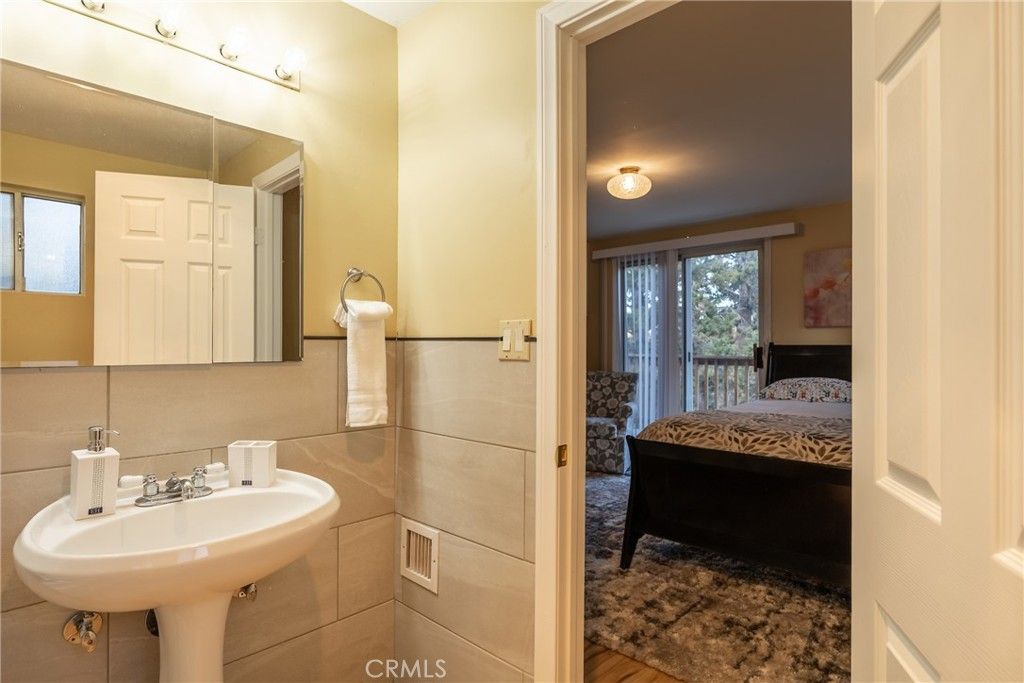 Image 33 of property listing at 351 Pine Lane, Sugarloaf, CA 92386