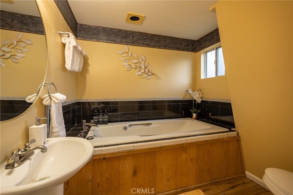 Image 41 of property listing at 351 Pine Lane, Sugarloaf, CA 92386