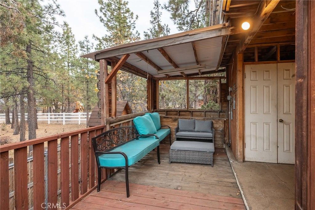 Image 8 of property listing at 351 Pine Lane, Sugarloaf, CA 92386